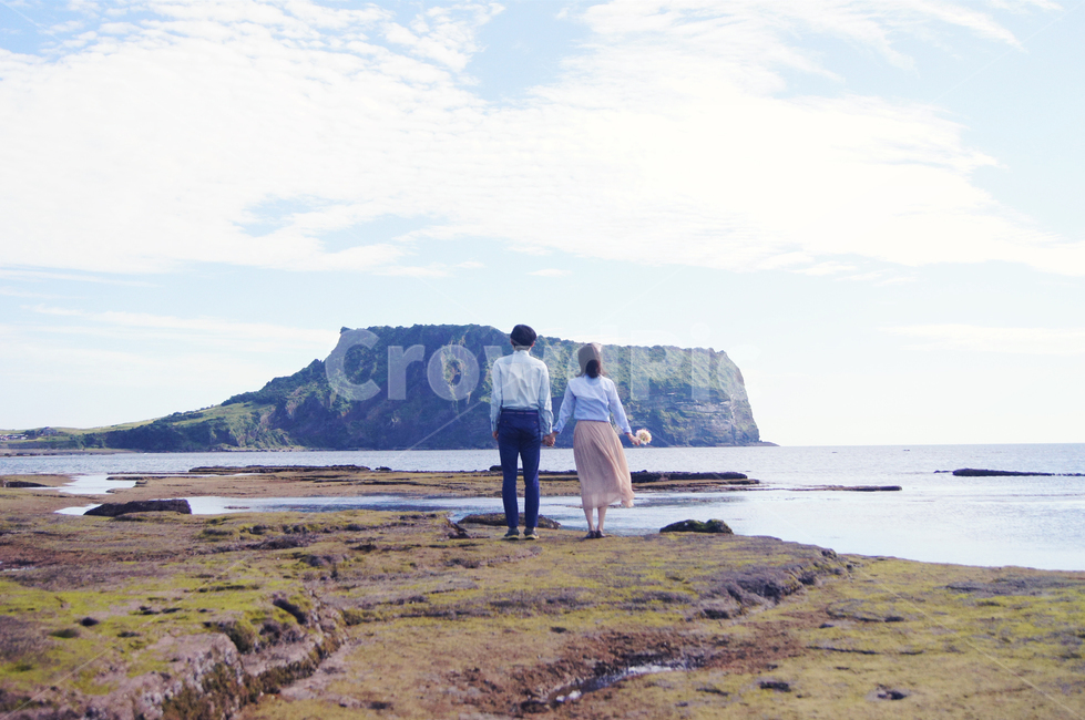 부부,웨딩,결혼,바다,커플,뒷모습,행복,사랑,여유,제주도,jeju,jeju island,사람,인물,인간,human,person,연인,커플,사랑,lover,couple,여행,휴가,traveling,vacation,trip,nature,자연,land,땅,outdoors,옥외,water,물,sea,ocean,대양,shoreline,해안선