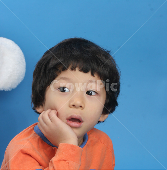 얼굴표정,남자아이,어린아이,미소,웃음,응시,관심,스마일,얼굴,사람,인물,인간,어린이,감정표현,수줍음,기분,kid,smile,human,boy,person,facial,expression,child,children,feeling,face,emotion,사람,인물,인간,human,person,얼굴표정,facial expression,face,어린이,어린아이,child,children,kid,감정표현,기분,feeling,emotion