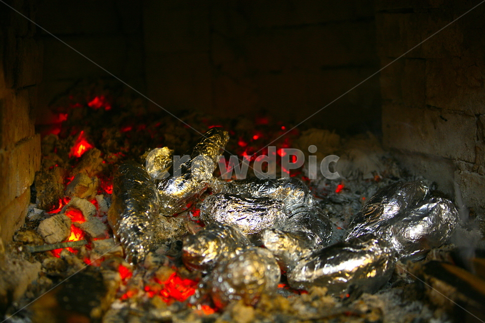 sweet potato,camping,warmth,cook,winter,silver foil,sweetpotato,food,meal,aluminumfoil,Roasted Sweet Potato,brazier,Cooking Foil,charcoal,cooking,Camping