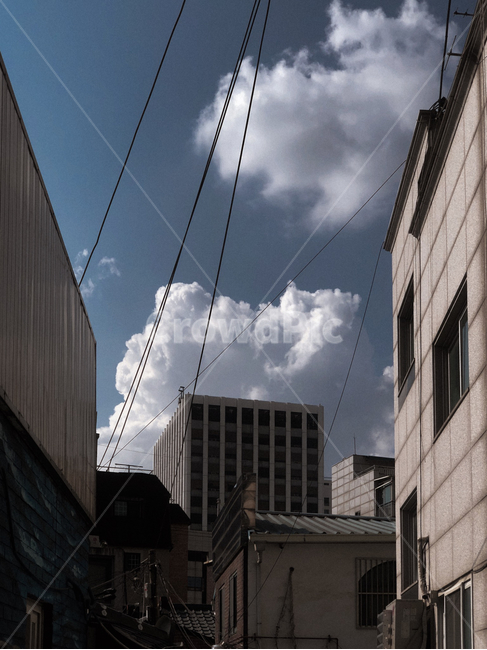 sky,하늘,구름,cloud,건물,골목길,도시,풍경,city,landscape
