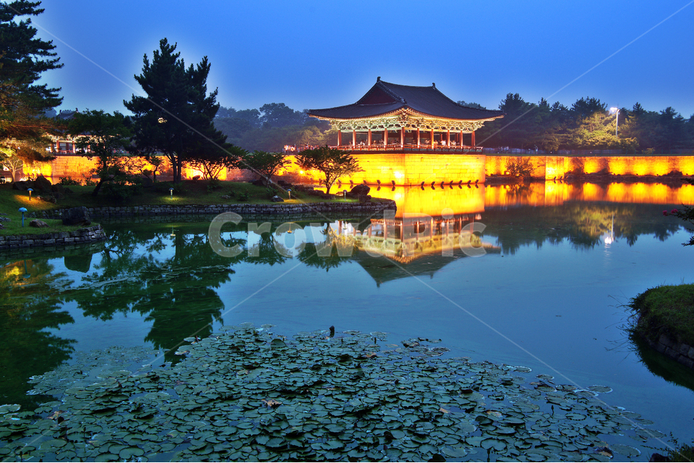 안압지,경주,동궁과월지,신라,유적지,야경,밤,풍경,nightscape,night,landscape,랜드마크,landmark,tourist attraction,한국랜드마크,한국관광지,한국명소,korea landmark,korea tourist attraction,건축물,건물외관,exterior,building,structure,architecture,construction,건물,water,물
