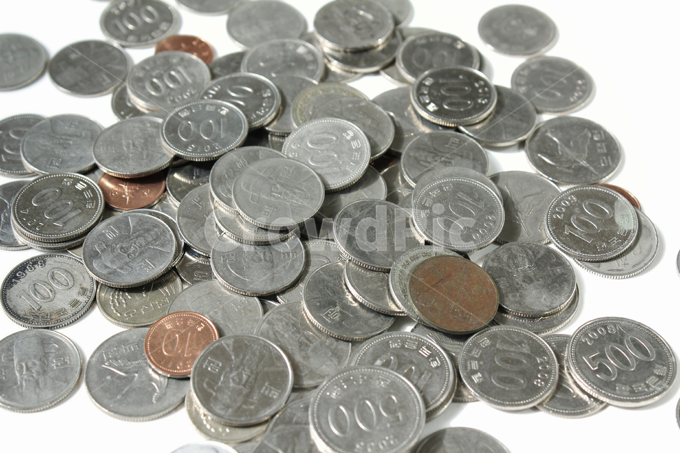 한국,한국동전,동전,100원,10원,500원,금속,은색,흰배경,금융,실버,경제,banking,korea,coin,metal,money,silver,won,cash,돈,더미,덩어리,group,쌓인,많은,many,50원,금융,돈,finance,banking,money,연출,컨셉,콘셉,direction,concept