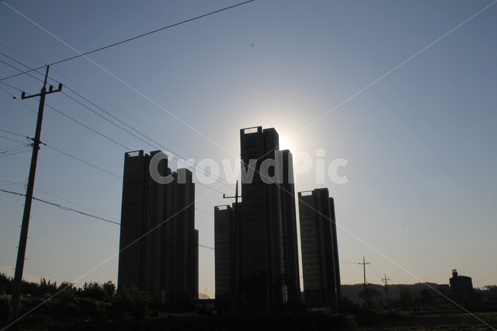 실루엣,silhouette,아파트,전봇대,전신주,하늘,푸른하늘,파란하늘,telephonepole,utilitypole,telegraphpole