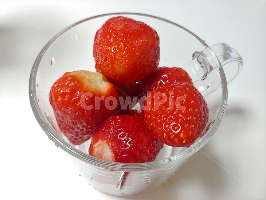 딸기,머그컵,과일,투명,감성,컵,food,음식,테이블,흰색,fruit,strawberry,베리
