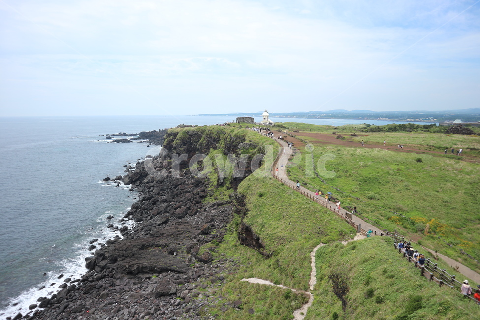 제주도,제주,섭지코지,제주도섭지코지,제주바다,제주관광지,섭지코지바다,자연,대자연,경치,풍경,바다,돌,현무암,초록색,한국자연풍경,한국자연경관,휴가,피톤치드,힐링,들판,하늘,구름,맑음,맑은날,해안길,산책로,산책,등산,해안,jeju,jejodo,sea,nature,landscape,jejuisland,green,전망,korean