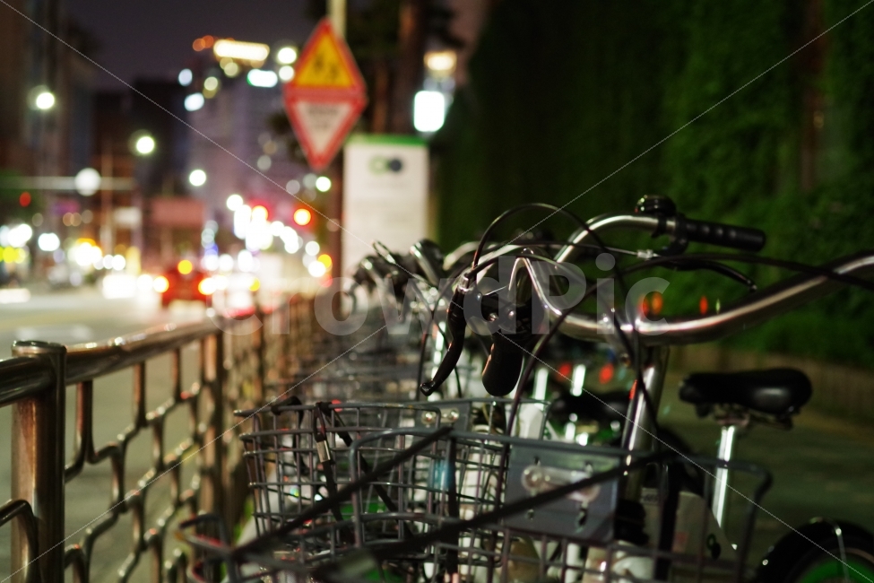 자전거,자전거거치대,따릉이,서울,여름,밤,야경,도시,풍경,city,landscape,야경,밤,nightscape,night,사물,물건,오브젝트,thing,object,matter