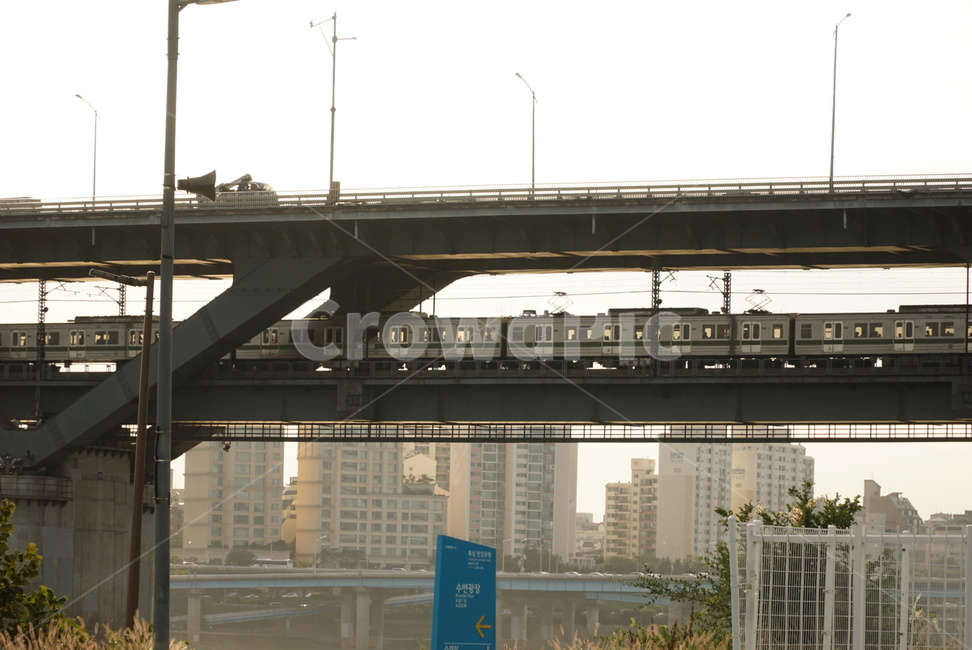 전철,아파트,대교,한강,저녁,도시,풍경,city,landscape,한국도시풍경,한국도시경관,korea cityscape,road,도로,freeway,고속 도로