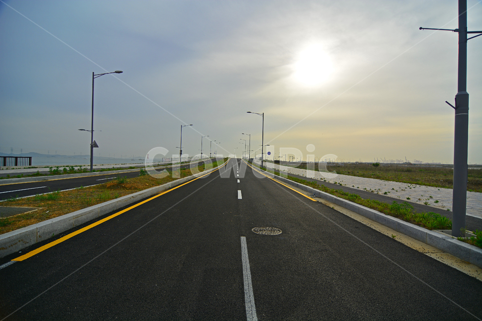 도로,대중교통,교통수단,traffic,transportation,길,거리,차도로,아스팔트,일몰,선셋,sunset,고요한,텅빈,교통,교통수단,traffic,transportation