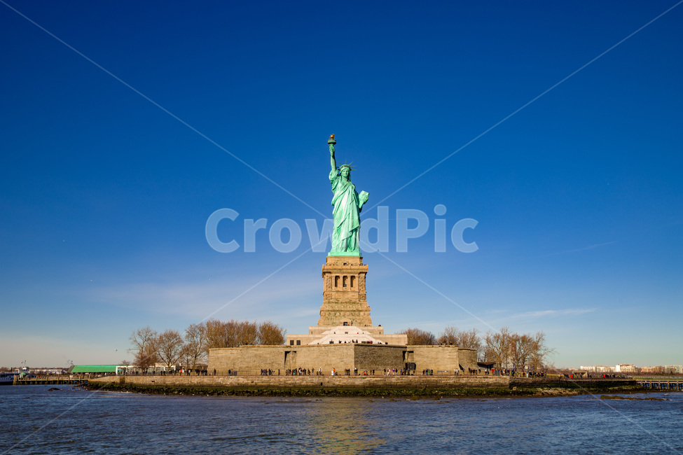 america,american,blue,city,famous,freedom,history,island,landmark,liberty,manhattan,monument,national,new,ny,nyc,sculpture,sky,statue,symbol,thestatueofliberty,torch,tourism,usa,york,미국,뉴욕,기념물,자유의여신상,여신상,자유,상징물,랜드마크,landmark,tourist attraction,해외,외국,세계,foreign,oversea,world,세계랜드마크,해외랜드마크,외국랜드마크,world landmark,world tourist attraction