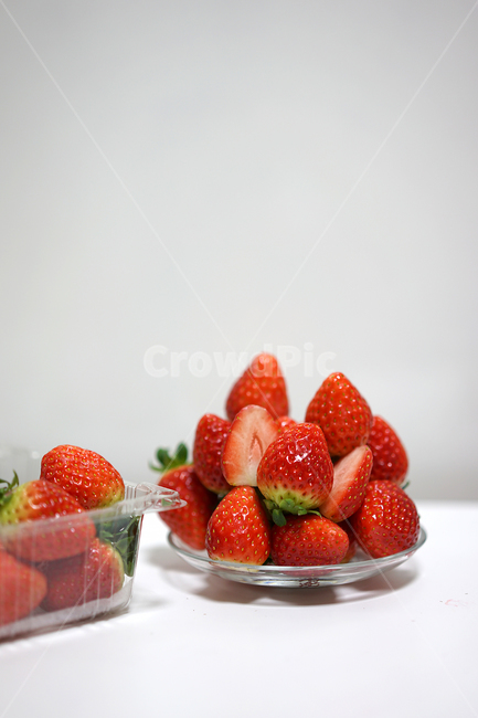 Red,red,winter fruits,fruit,Berry,strawberry,food