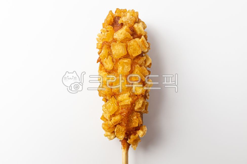 감자핫도그,감자,핫도그,콘도그,한국식핫도그,소시지,튀김,한국문화,미국문화,음식,식사,식품,식료품,재료,식재료,음식재료,클로즈업,바삭바삭한