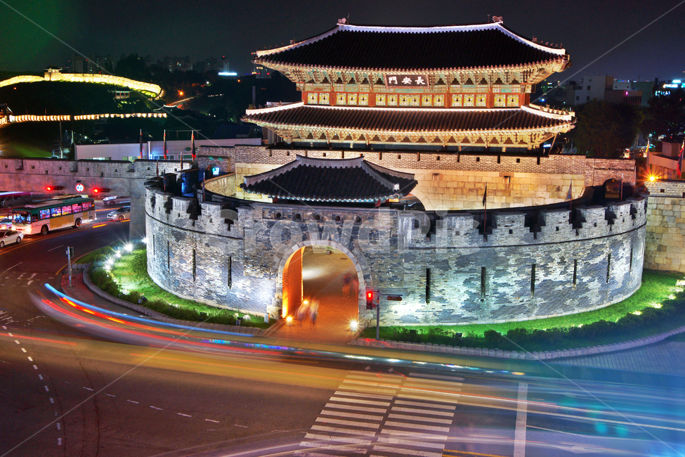 장안문,수원화성,정문,정조,정약용,조선시대,야경,밤,풍경,nightscape,night,landscape,한국전통,한국문화,korean traditional,korean culture,랜드마크,landmark,tourist attraction,한국랜드마크,한국관광지,한국명소,korea landmark,korea tourist attraction,건축물,건물외관,exterior,building,structure,architecture,construction,asphalt,아스팔트