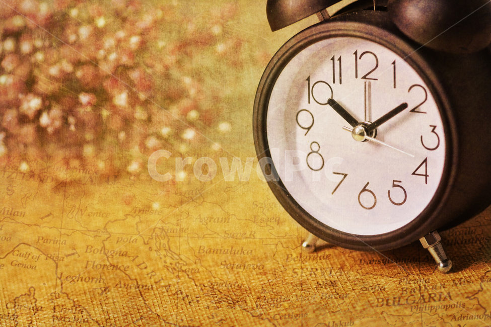 Gypsophila,memory,Memory,reminisce,dried flower,remember,Production,prop,Emotion,sensible,table,nostalgia,texture,black,clock,feeling,bell,emotion,watch,vintage,background,time