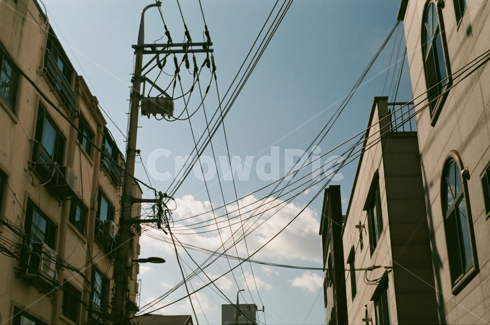 하늘,구름,전봇대,전기줄,건물,빌라,전신주,풍경,주택,주택가,다세대주택,sky,cloud