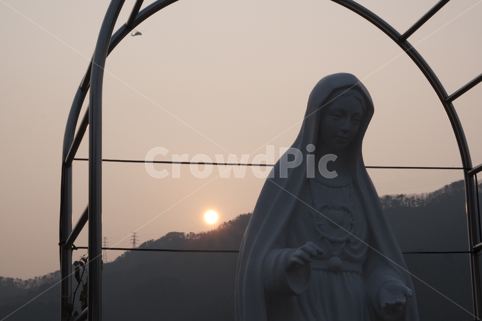 sunset,Virgin Mary statue,Maria,The sun sets,Maria statue