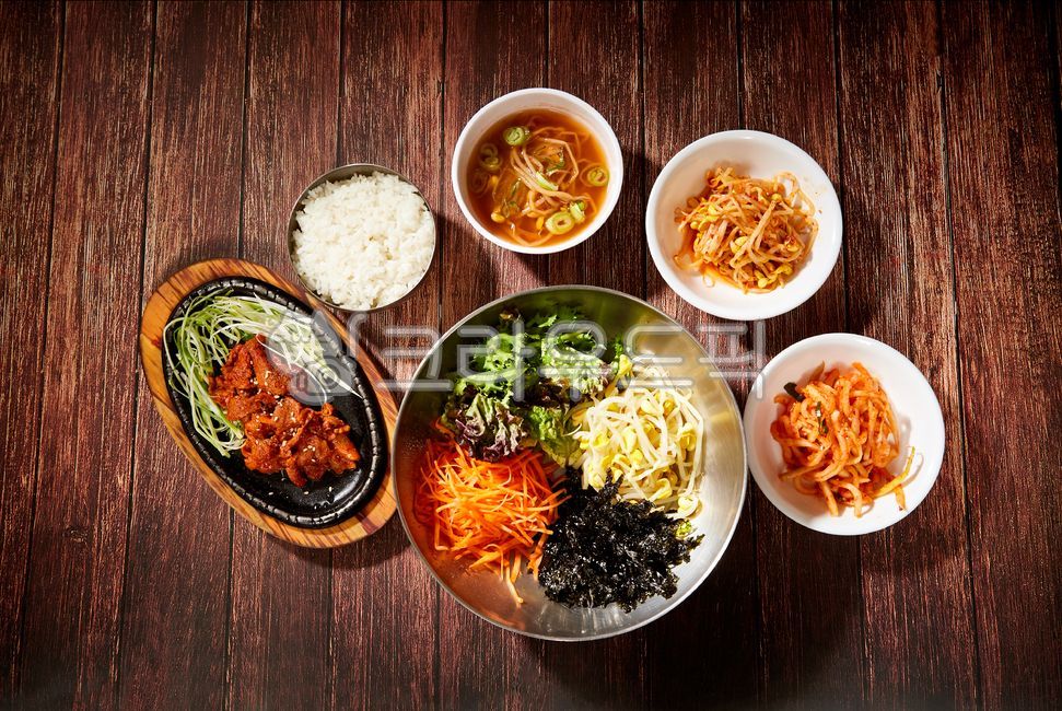 soup,Table setting,bibimbap,seaweed powder,bean sprouts,seasoned,still life,top angle,vegetables,side dish,oriental food,stirfried pork on an iron plate,Korean food,indoors,ingredients,carrots,grilled food,radish vegetables,bean sprout soup,table,seaweed,