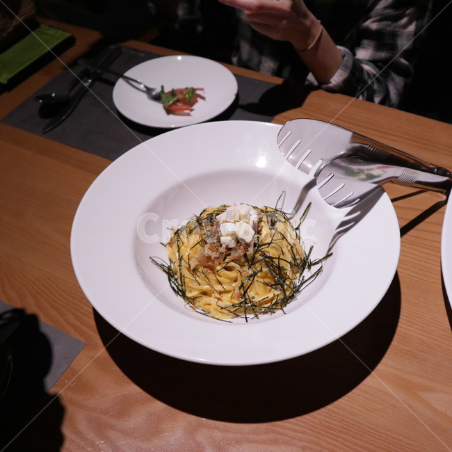 음식,food,person,사람,human,인간,파스타,음식,식재료,요리,food,cook,meal,dishes,food reserves,면류,면요리,noodles,양식,서양음식,서양요리,western food,western dishes,western meal,western cook
