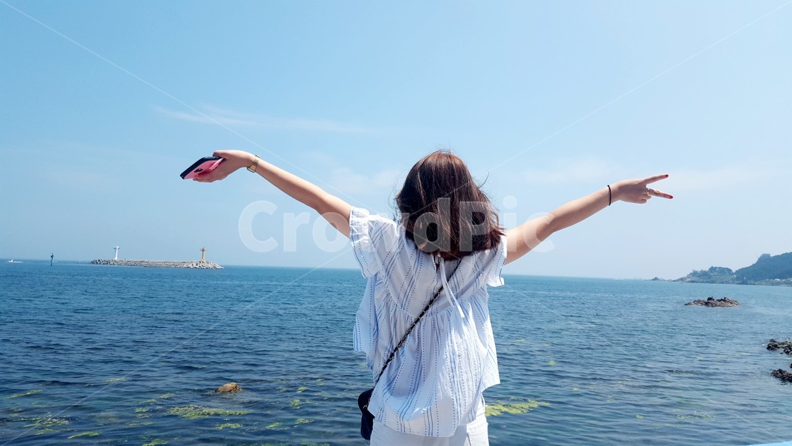 바다,소녀,뒷모습,부산,여름,사람,인물,인간,human,person,여성,여자,woman,female,lady,여행,휴가,traveling,vacation,trip