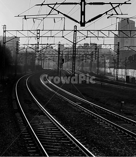 railway,철도,traintrack,기찻길,rail,레일,transportation,풍경,도시,흑백사진,흑백,교통,교통수단,traffic,열차,선로,도시철도,전신주,궤도,새벽