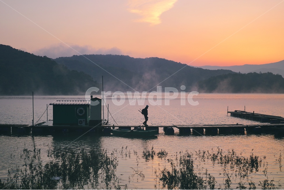 물안개,자연,풍경,실루엣,일출,석양,저수지,자연,풍경,nature,landscape,한국자연풍경,한국자연경관,korea nature landscape,사람,인물,인간,human,person,인물실루엣,사람실루엣,character silhouette,human silhouette,감성,sensible,feeling,water,물,transportation,교통,vehicle,차량,watercraft,선박,waterfront,워터 프론트,pier,교각,port,포트