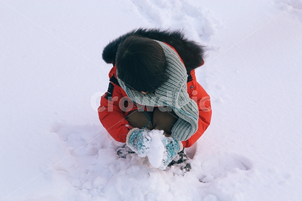눈,눈놀이,꼬마,눈장난,겨울,겨울나들이,벙어리장갑,눈뭉치,겨울,계절,winter,season,사람,인물,인간,human,person,어린이,어린아이,child,children,kid