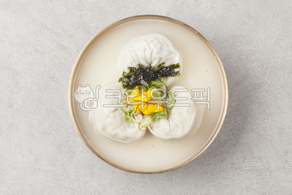 Tteokguk,tteokmanduguk,manduguk,mandu,garaetteok,gomyeong,seol food,holiday food,seolnal food,cooking
