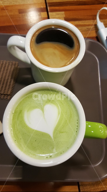 녹차,라떼,아이스,커피,카페,cafe,데이트,분위기,그림,아트,핫커피,핫,coffee,뜨거운커피,디저트,후식