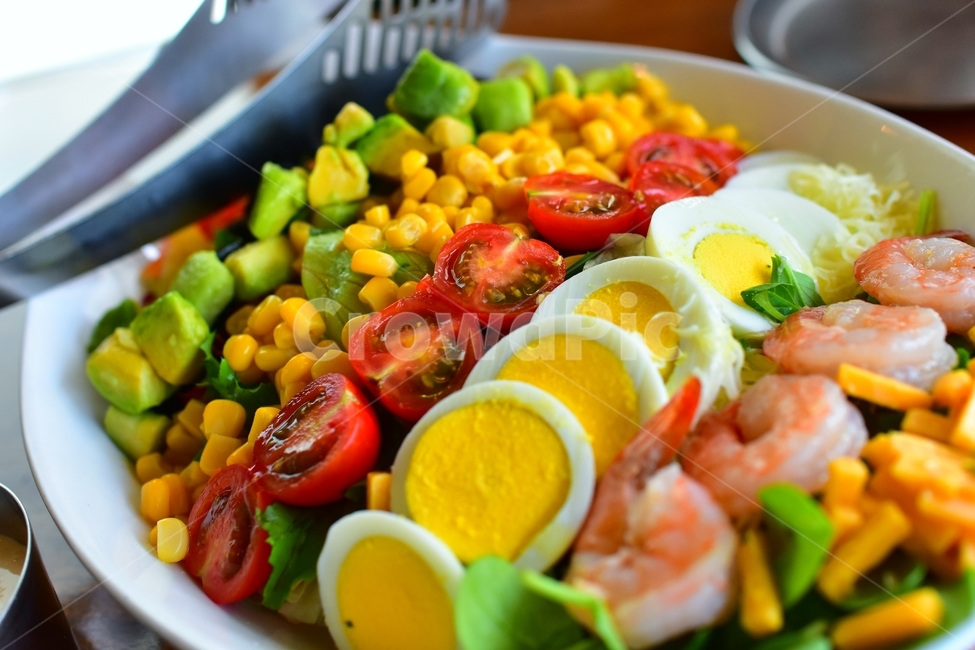 음식,샐러드,계란,색,정리정돈,새우,토마토,아보카도,콥,올리브,치즈,에피타이져,food,salad,한식,건강,헬스웨어,헬스케어,healthware,health care,음식,식재료,요리,food,cook,meal,dishes,food reserves