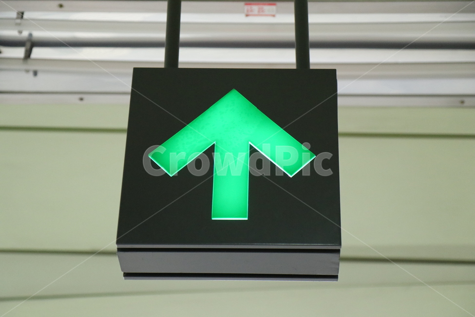 information board,green,arrow,Direction