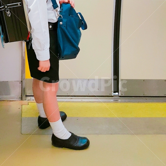 학생,교육,지하철,교복,어린이,등교,하교,통학,통학길,학교,학구열,교육열,일본,초등학생,중학생,아동,청소년,가방,고민,학원,사람,인물,인간,human,person,어린이,어린아이,child,children,kid,교통,교통수단,traffic,transportation,교육,학교,공부,education,learning,study,school,sleeve,소매