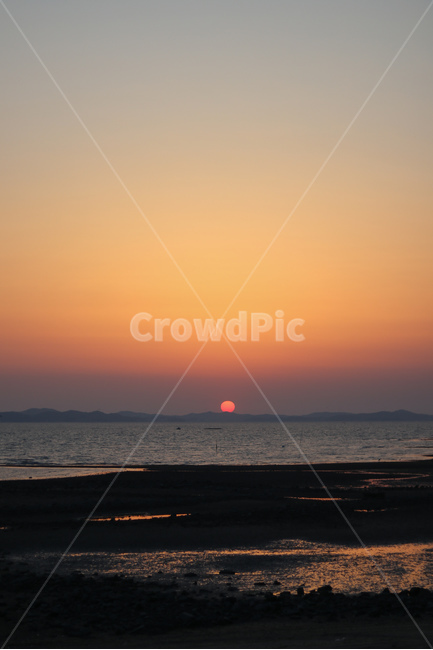 해,바다,노을,일몰,바닷가,자연,풍경,nature,landscape,해변,바다,beach,sea,outdoors,옥외,sunlight,햇빛,sky,하늘,dusk,황혼,red sky,붉은 하늘,dawn,새벽,sunset