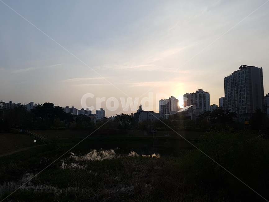 노을,해질녘,도시,하늘,역광,도시,풍경,city,landscape,light,빛,flare,플레어,sunlight,햇빛,nature,자연,outdoors,옥외