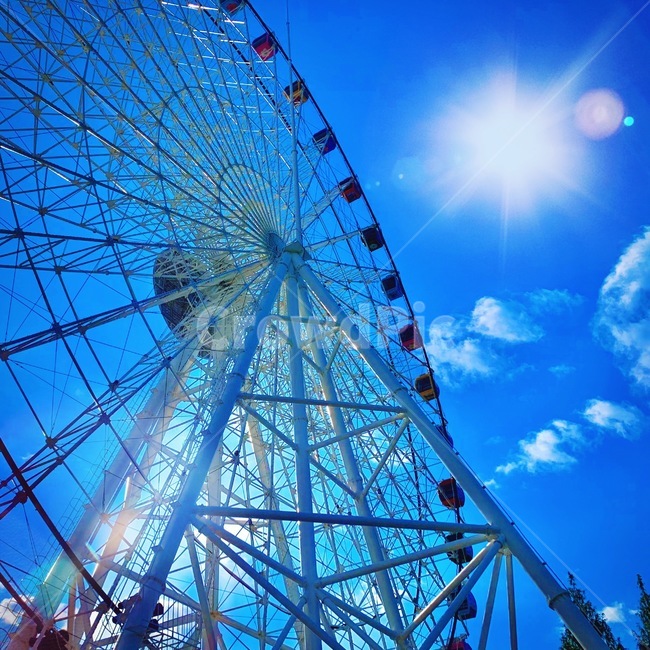 대관람차,하늘,파랑,블루,빛,sky,blue,놀이공원,놀이동산,놀이터,amusement park,playground
