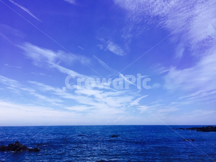 바다,암초,하늘,비행운,수평선,구름,여름,파란색,blue,sky,sea