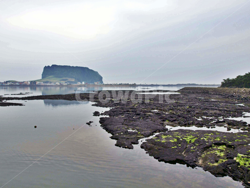 성산일출봉,내수면,제주,올레2코스,서귀포시,둑,슾지,자연,풍경,nature,landscape,한국자연풍경,한국자연경관,korea nature landscape,제주도,jeju,jeju island,land,땅,outdoors,옥외,promontory,곶,water,물