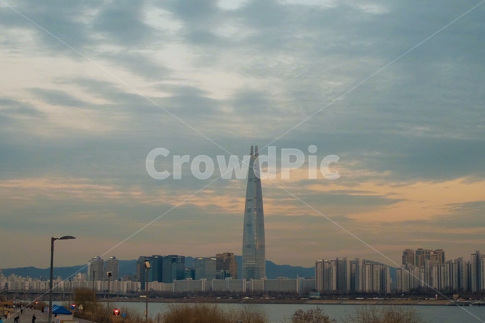 spire,첨탑,tower,탑,architecture,건축물,steeple,뾰족한탑,building,건물,metropolis,중심지,town,도시,city,시티,urban,어반,highrise,고층건물,서울,서울스카이,한국,seoul,korea