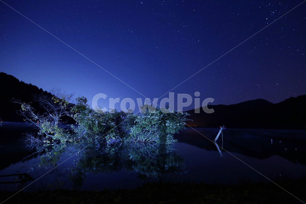 문광저수지,밤,별,은하수,호수,반영,충청북도,괴산,자연,풍경,nature,landscape,한국자연풍경,한국자연경관,korea nature landscape,야경,밤,nightscape,night,outdoors,옥외,space,공간,outer space,대기권 밖,starry sky,별이 빛나는 하늘,universe,우주,astronomy,천문학