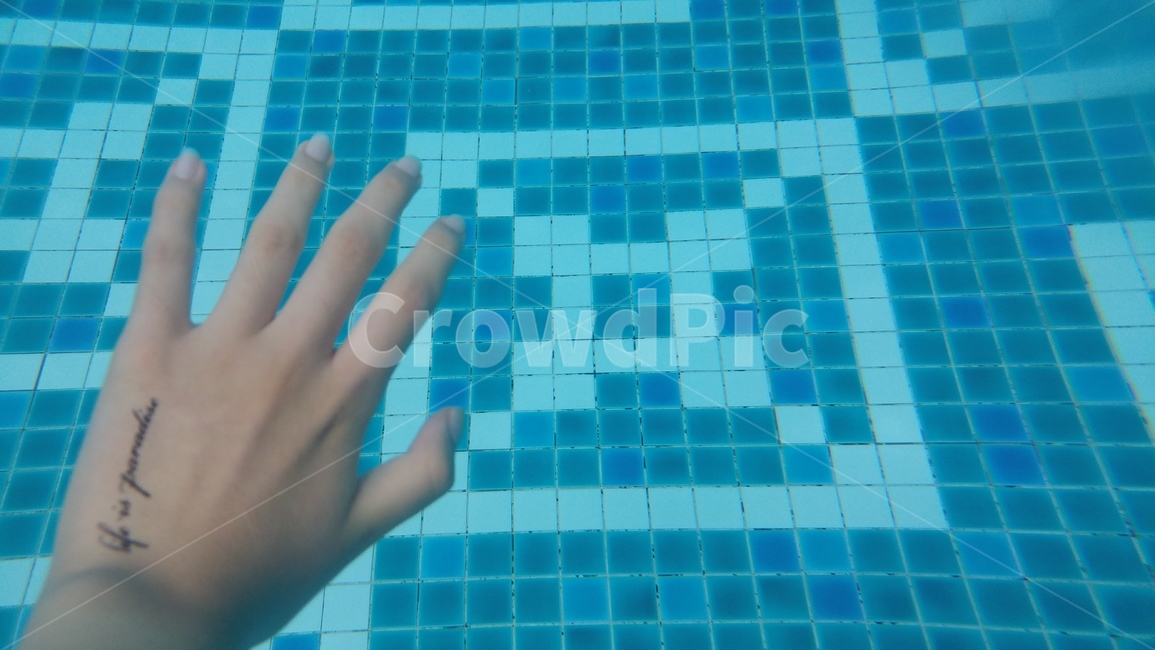 수영장,데싱디바,타투스티커,물놀이,여행,여름,계절,summer,season,사람,인물,인간,human,person,신체일부,몸,body,water,물
