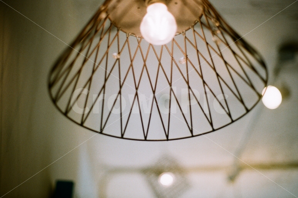 조명,철제,전구,필름사진,감성사진,천장,인테리어,공간,따뜻한,그림자,벽,lighting,ironwork,film,photo,sensitive,interior,space,warm,shadow,wall,감성,sensible,feeling,인테리어,실내디자인,interior design