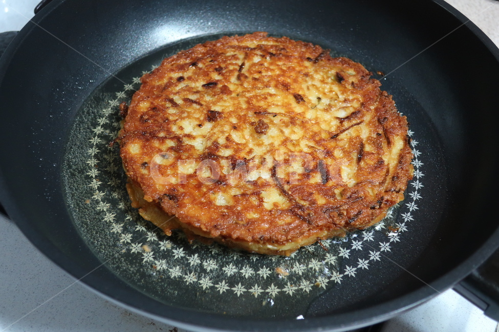 빈대떡,부침,요리,한식,녹두,부침개,녹두빈대떡,조리,후라이팬,전통,음식,음식,식재료,요리,food,cook,meal,dishes,food reserves,한식,한국음식,한국요리,korean food,korean dishes,korean meal,korean cook