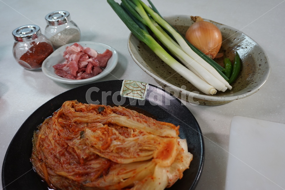 김치요리,김치,요리재료,김치찌개,파,양파,고춧가루,찌개,음식,식재료,요리,food,cook,meal,dishes,food reserves,한식,한국음식,한국요리,korean food,korean dishes,korean meal,korean cook
