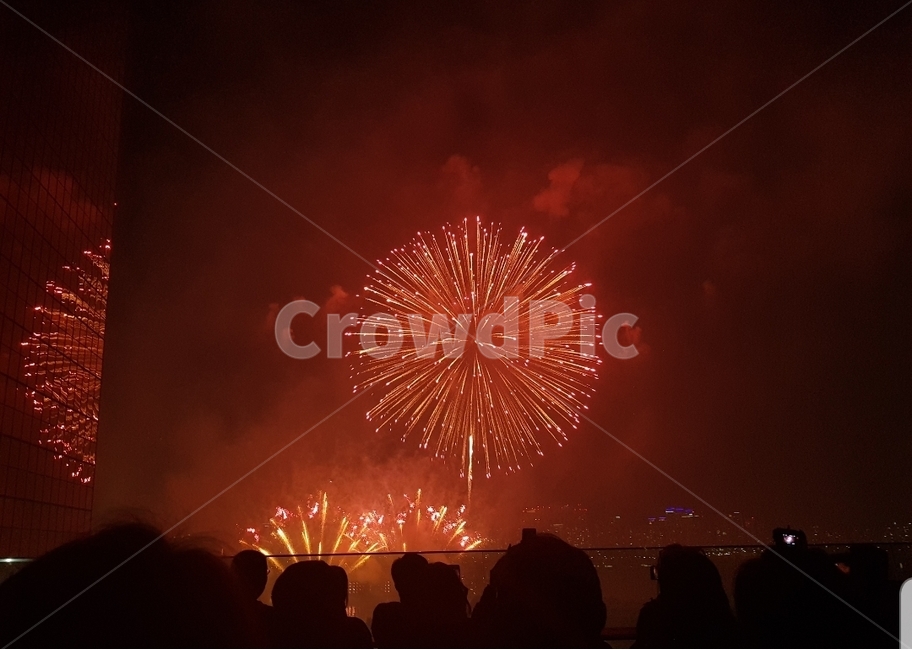 불꽃놀이,볼꽃축제,63빌딩전망대,63빌딩,63빌딩불곷놀이,63빌딩불꽃축제,한강,야경,밤,풍경,nightscape,night,landscape,사람들,대중,군중,other people,crowd,인물실루엣,사람실루엣,character silhouette,human silhouette,축제,행사,festival,carnival,event,nature,자연,outdoors,옥외,person,사람,human,인간