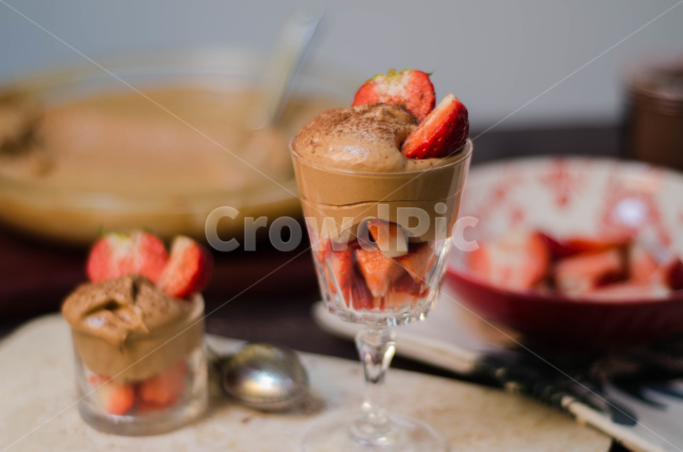 food,음식,dessert,디저트,크림,cream,딸기,초콜릿,초콜릿무스,glass,strawberry