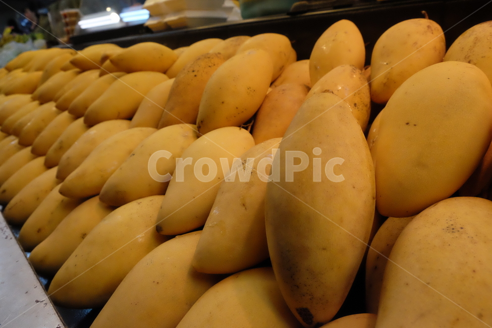 망고,과일,노란색,열대과일,좌판,시장,시장,마트,마켓,market,mart,market place,음식,식재료,요리,food,cook,meal,dishes,food reserves,과일,열매,fruit
