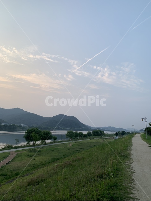 강둑,구름,산,강,맑은