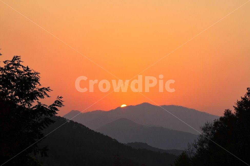 일출,일몰,석양,태양,노을,자연,풍경,nature,landscape,outdoors,옥외,dawn,새벽,sunset,red sky,붉은 하늘,sky,하늘,dusk,황혼