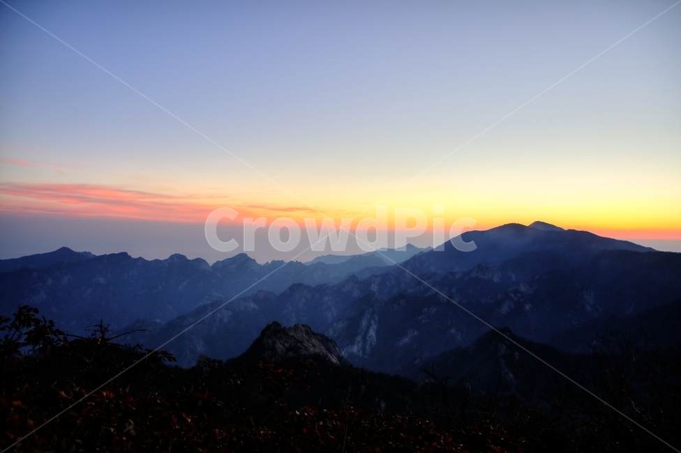 설악산,여명,일출,정상,능선,바위산,가을,자연,풍경,nature,landscape,한국자연풍경,한국자연경관,korea nature landscape,mountain range,산맥,mountain,산,outdoors,옥외,peak,피크