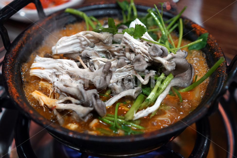 음식,한식,전골,찌개,샤브샤브,요리,국물,버섯,음식,식재료,요리,food,cook,meal,dishes,food reserves,한식,한국음식,한국요리,korean food,korean dishes,korean meal,korean cook