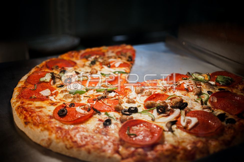 오븐구이,피자,제과제빵,치즈,빵,디저트,레시피,pizza,요리,올리브,간식,슬라이스,햄,야채,음식,식재료,요리,food,cook,meal,dishes,food reserves