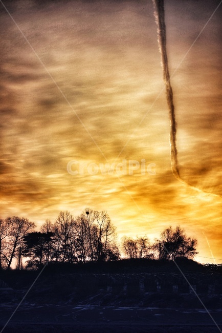 nature,자연,outdoors,sunlight,햇빛,sky,하늘,sunset,일몰,황혼,분위기,붉으스름,역동적,느와르